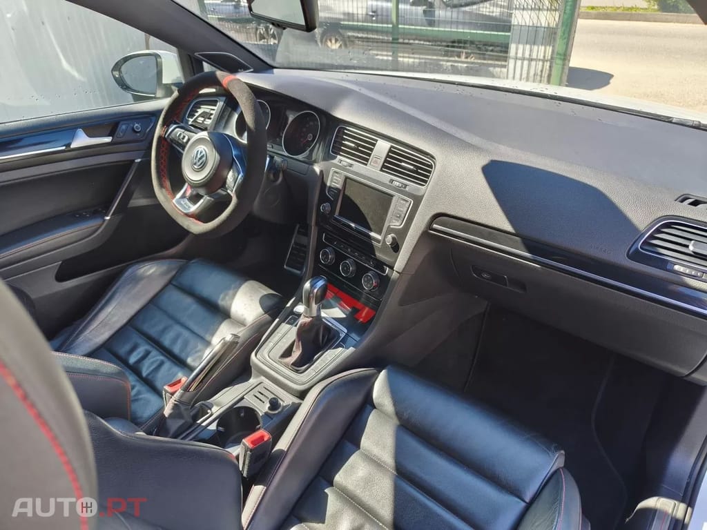 Volkswagen Golf GTI Performance BlueMotion DSG