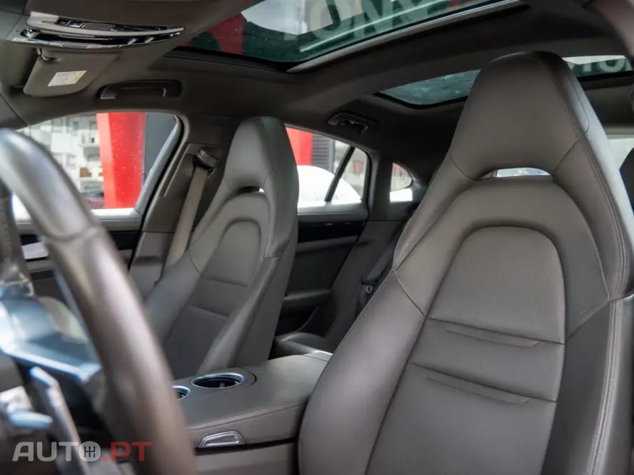 Porsche Panamera 4 E-Hybrid Platinum Edition