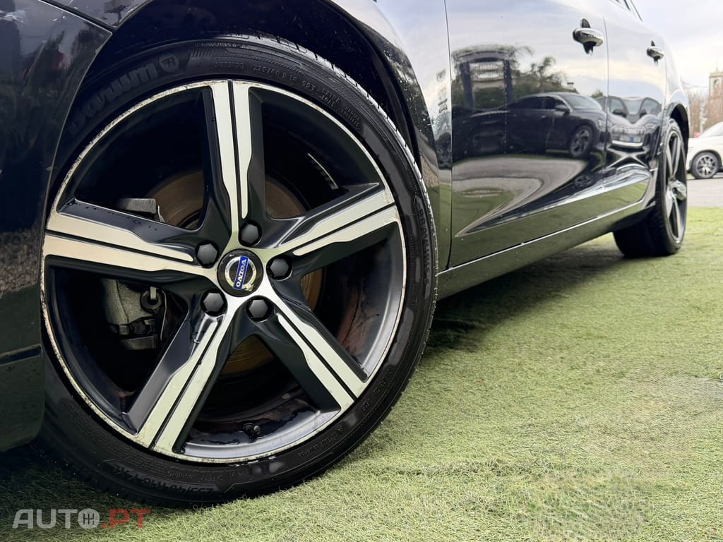 Volvo V60 2.0 D2 R-Design