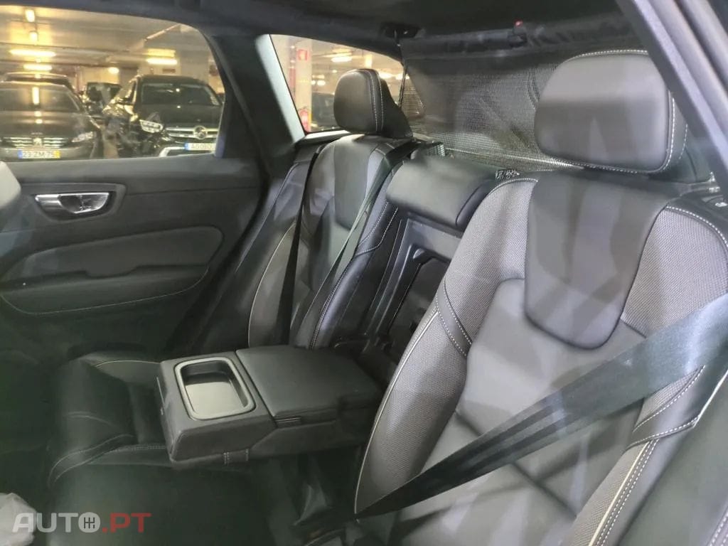 Volvo XC60 2.0 T8 PHEV R-Design AWD