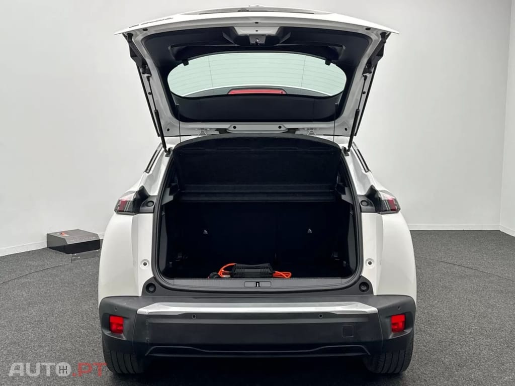 Peugeot E-2008 50 kWh Allure Pack