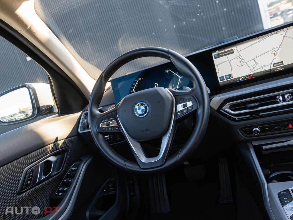 BMW 330 e Auto