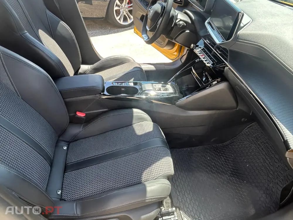 Peugeot 208 1.2 PureTech GT EAT8