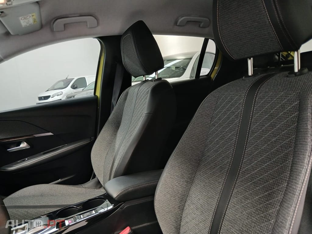 Peugeot E-208 50 kWh Style