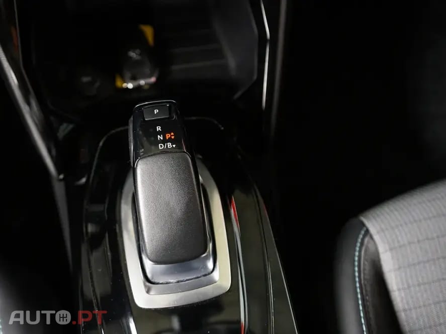 Peugeot E-2008 50 kWh Allure Pack