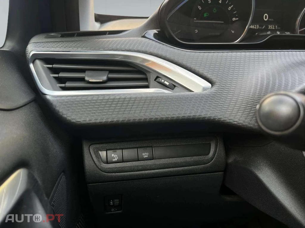 Peugeot 2008  1.2 PureTech Allure CROSSWAY