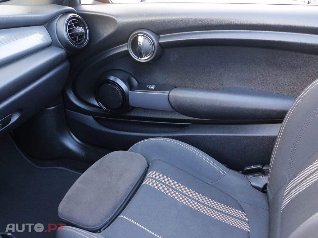 MINI Cabrio Cooper Premium First JCW Auto