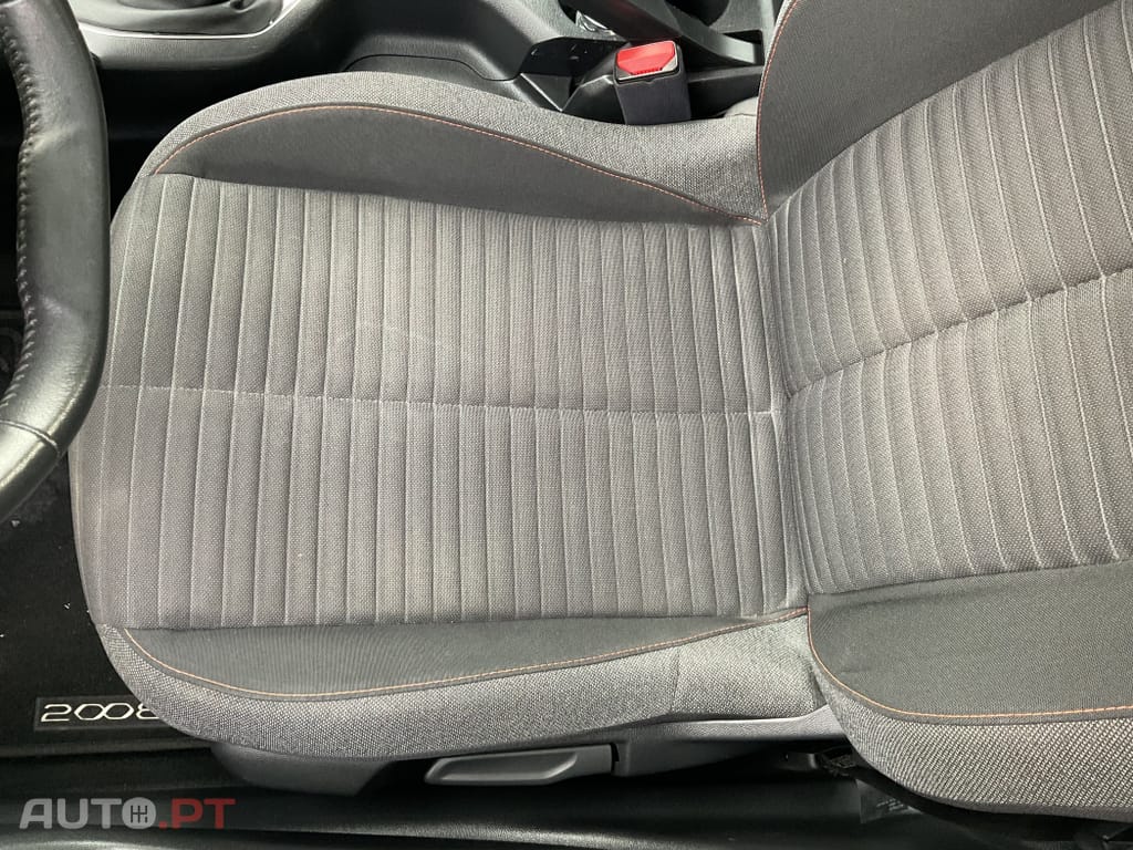 Peugeot 2008 1.2 PureTech Active Pack