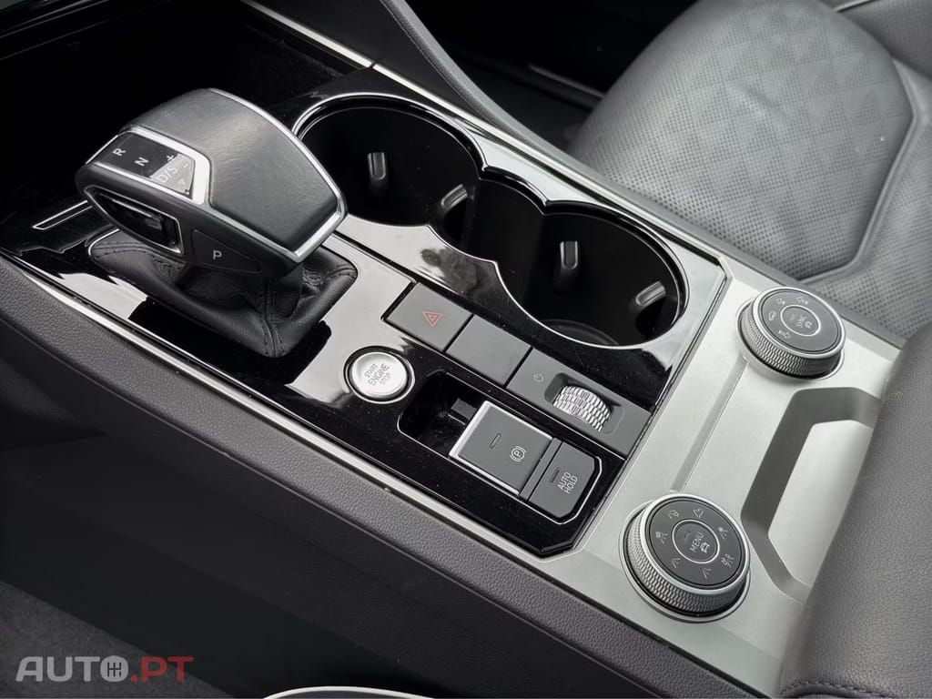 Volkswagen Touareg 3.0 TSI eHybrid I.V.A DEDUTIVEL 