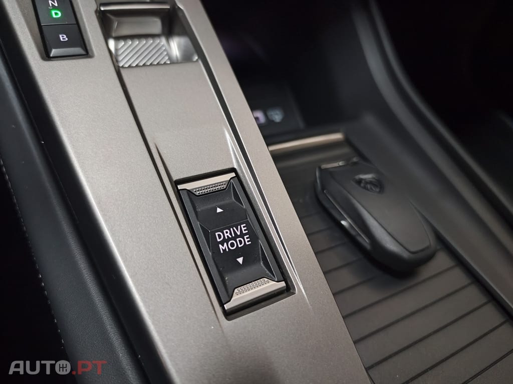 Peugeot 408 1.6 Hybrid Allure e-EAT8