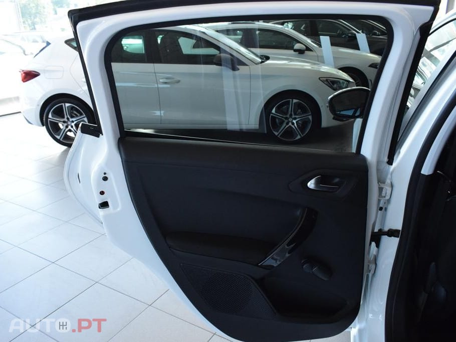 Peugeot 208 1.2 PureTech Signature