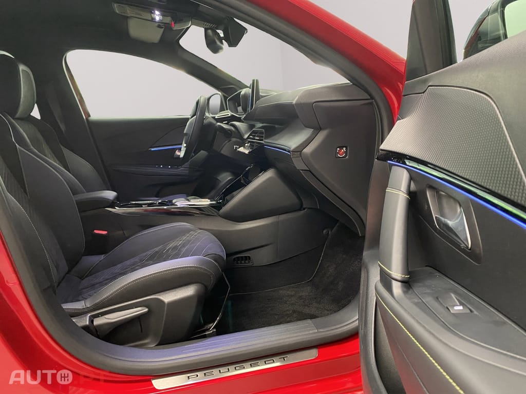 Peugeot 208 1.2 Hybrid GT e-DCS6