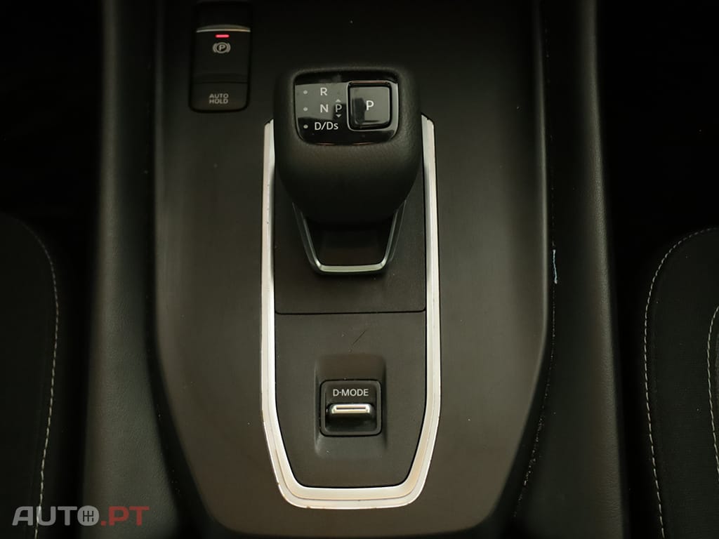 Nissan Qashqai Qashqai 1.3 DIG-T N-Connecta LED Xtronic
