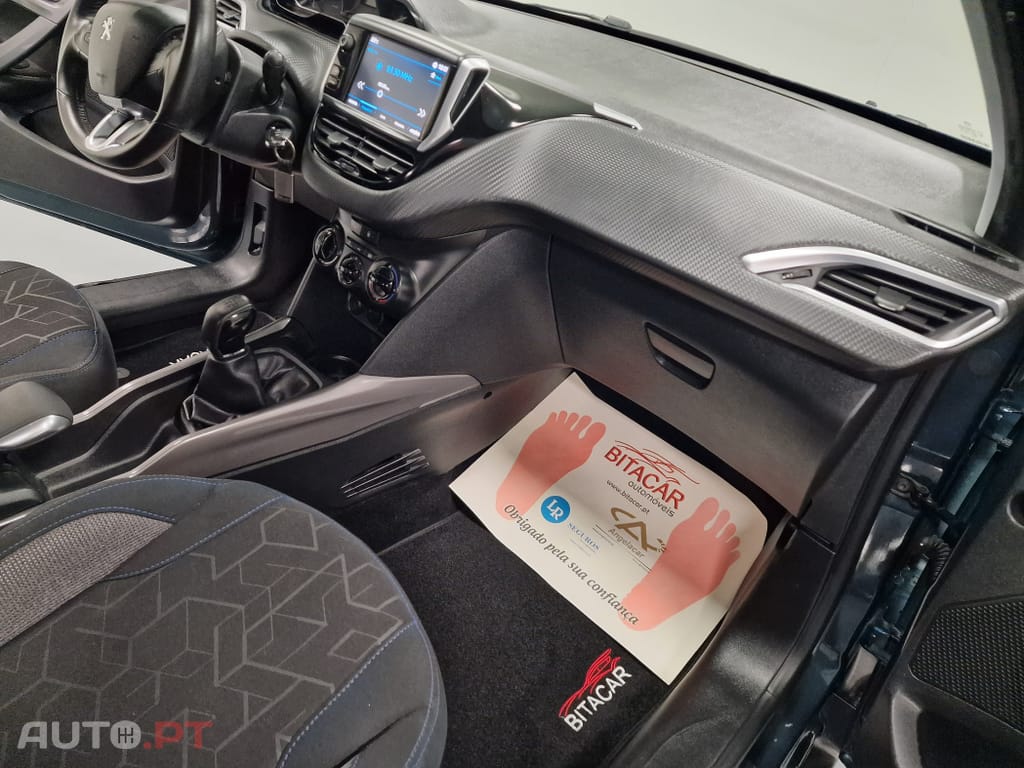 Peugeot 2008 1.2 PURETECH STYLE