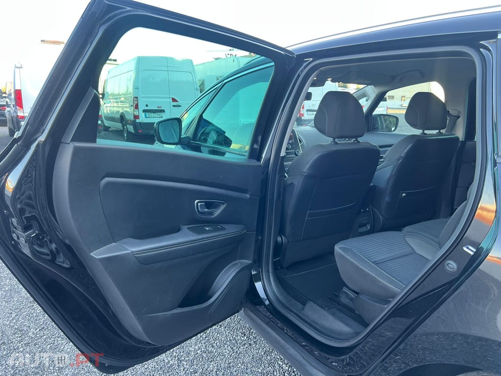 Renault Scénic 1.6 dCi Confort 7 LUGARES