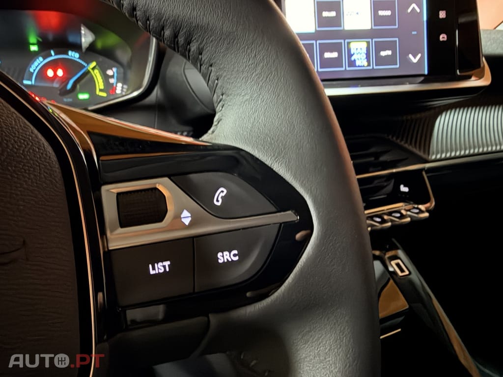 Peugeot E-2008 50 kWh Allure Pack