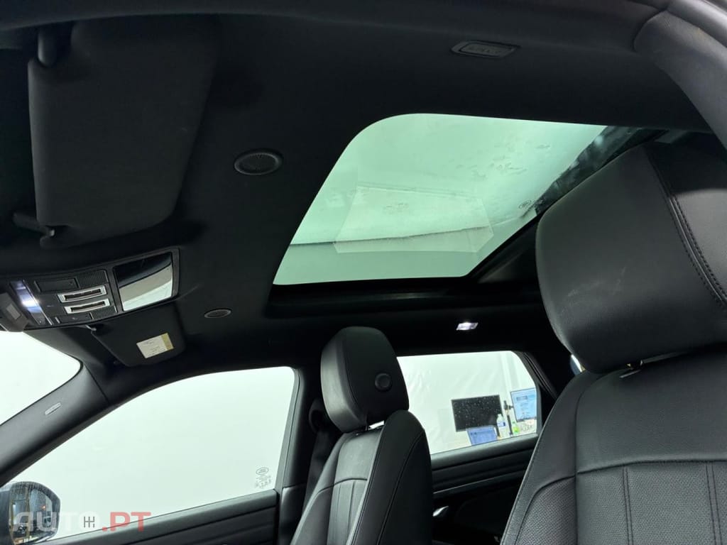 Land Rover Evoque 1.5 P300e AWD R-Dynamic SE Auto