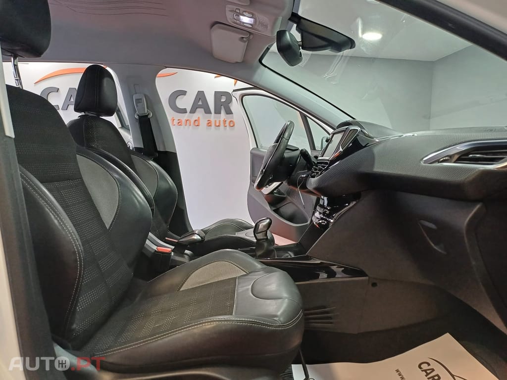 Peugeot 2008 1.2 PureTech Allure