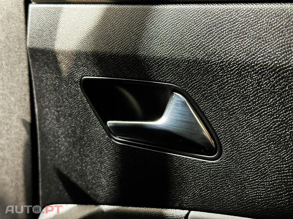 Peugeot 408 1.6 Hybrid GT e-EAT8