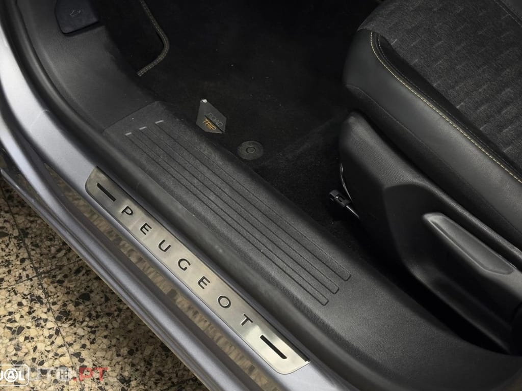 Peugeot E-2008 50 kWh Allure Pack