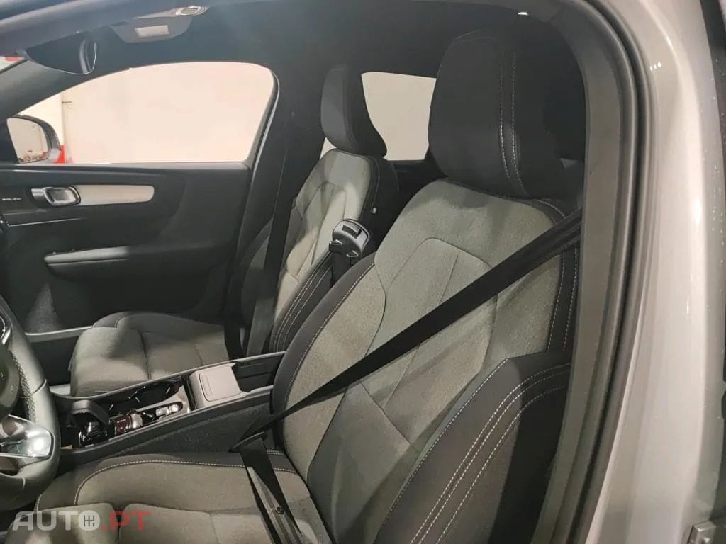 Volvo XC40 1.5 T2 Plus Dark Auto