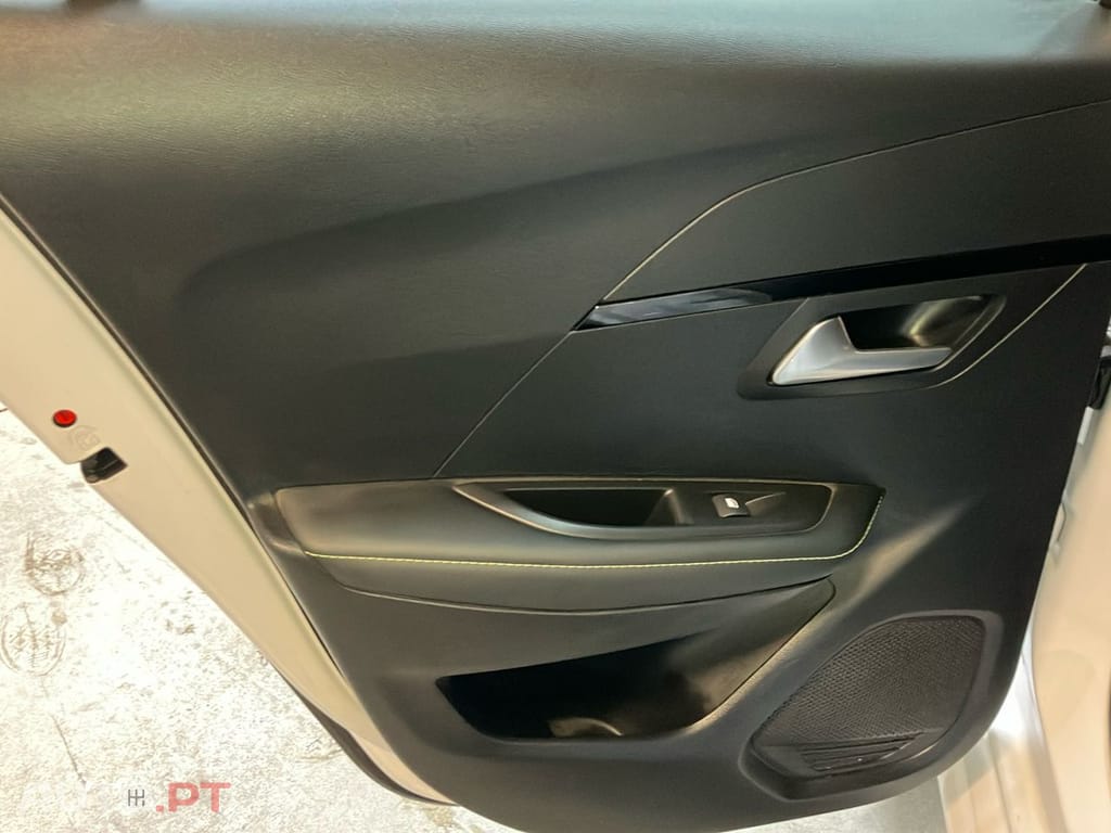 Peugeot E-208 50 KWh GT