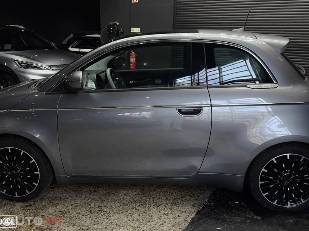 Fiat 500e La Prima
