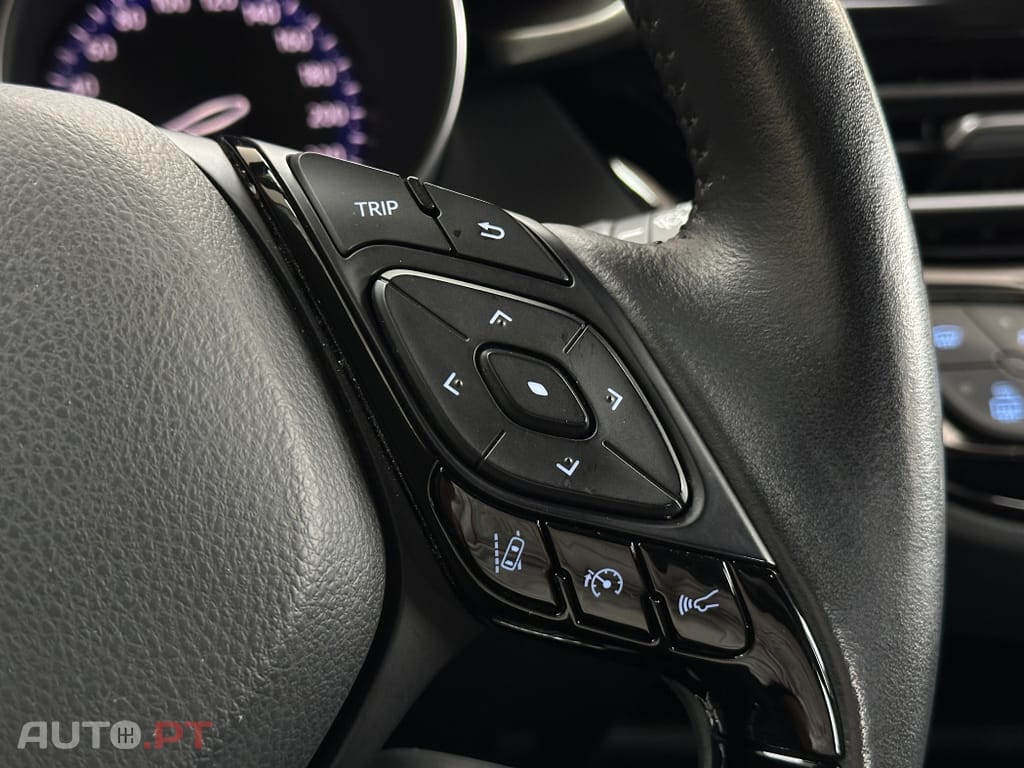 Toyota C-HR 2.0 Hybrid Square Collection