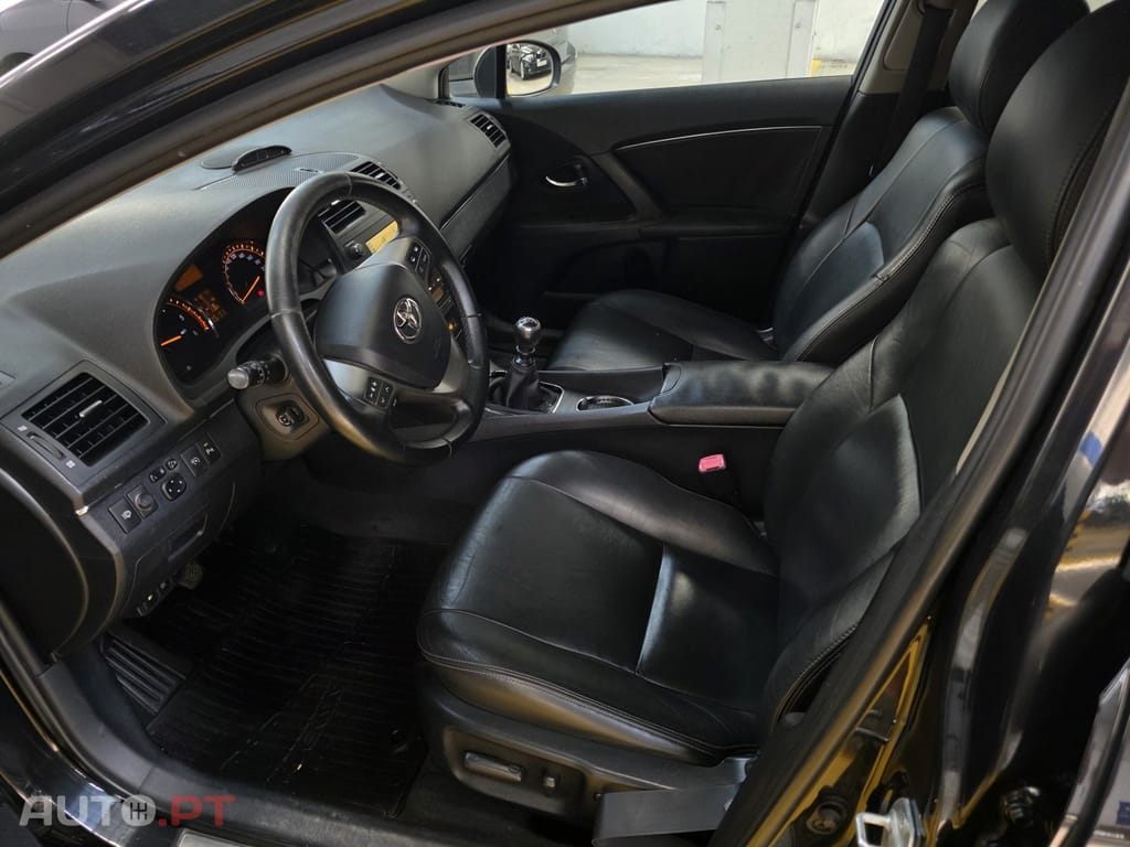 Toyota Avensis 2.0 D-4D Exclusive +Pele+GPS