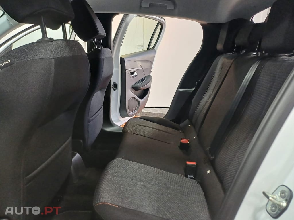Peugeot 208 1.2 Hybrid Allure e-DCS6