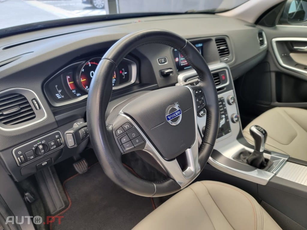 Volvo V60 2.0 D2 Momentum Ocean Race