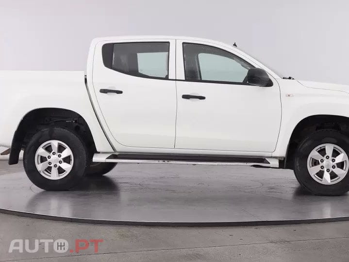 Mitsubishi L200 2.3 DI-D Strakar Space Cab Intense 4WD