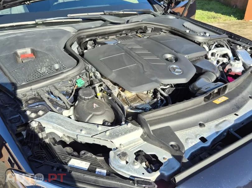 Mercedes-Benz E 300 9G-TRONIC AMG LINE 4 MATIC