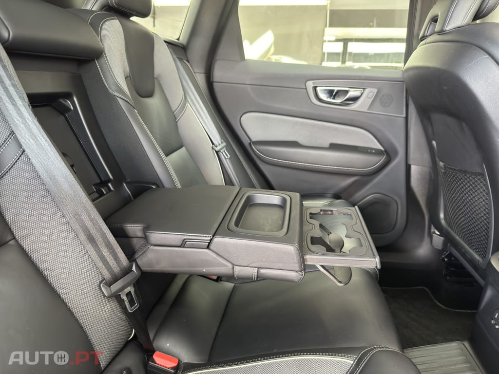 Volvo XC60 2.0 T8 PHEV R-Design AWD