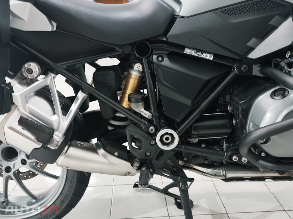 BMW R .
