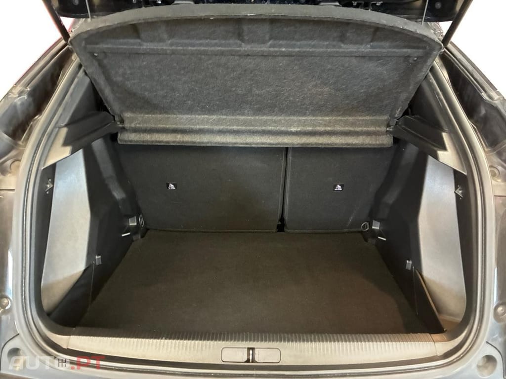 Peugeot 2008 1.2 PureTech Allure EAT8