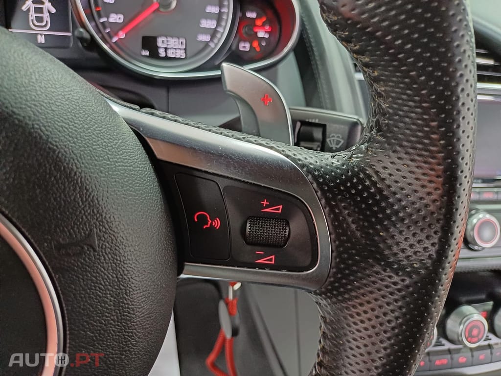 Audi R8 4.2 V8 quattro R tronic
