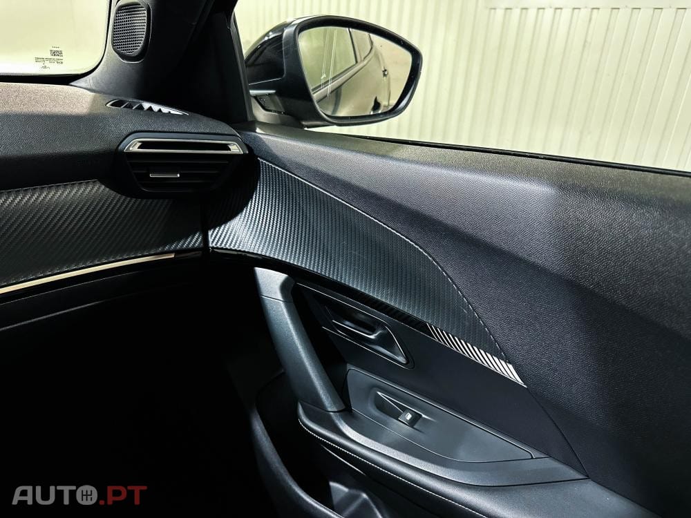 Peugeot 2008 1.2 PureTech Allure EAT8
