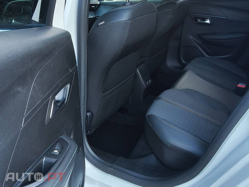 Peugeot 208 PureTech 100 EAT8 Allure