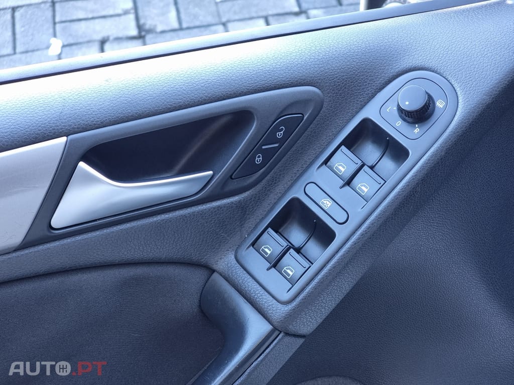 Volkswagen Golf 1.6 TDi Confortline DSG