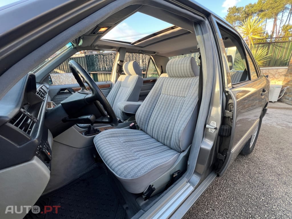 Mercedes-Benz W124 300 D