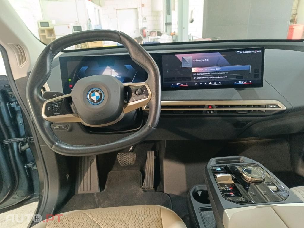 BMW iX xDrive 40