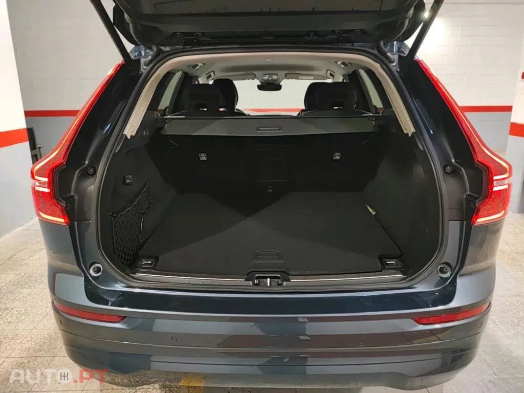 Volvo XC60 2.0 B4 Momentum Plus