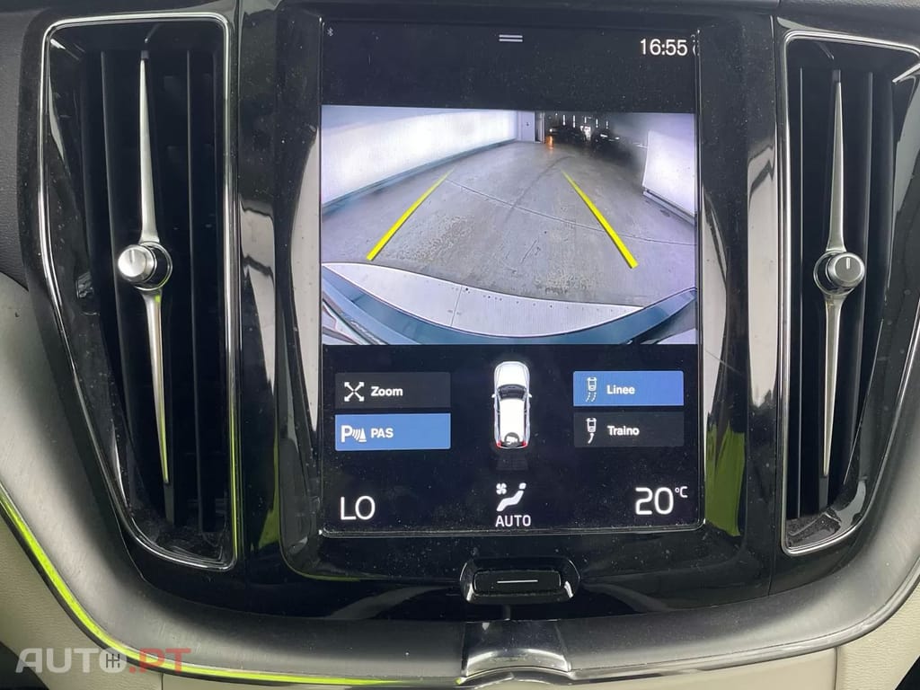 Volvo XC60 2.0 B4 Momentum Plus