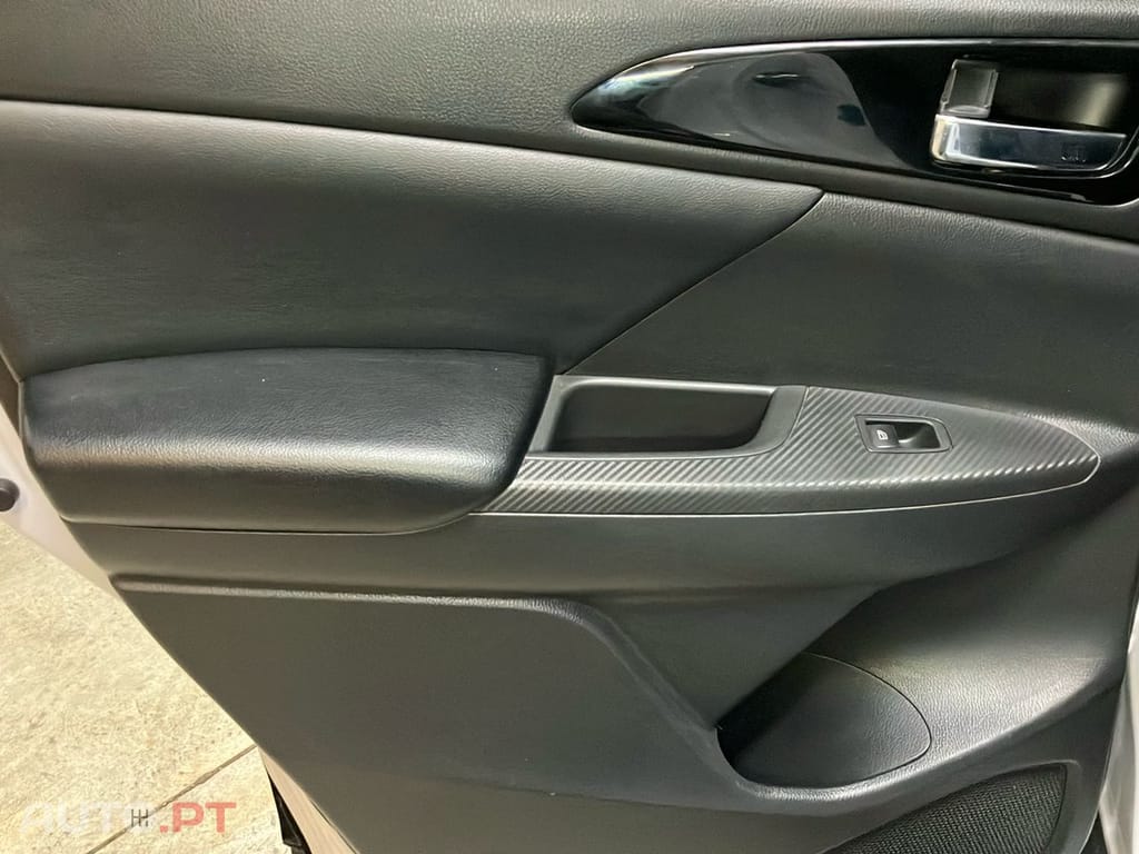 Mitsubishi Eclipse Cross PHEV MOTION AT1