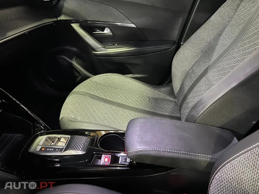 Peugeot E-2008 54 kWh Allure