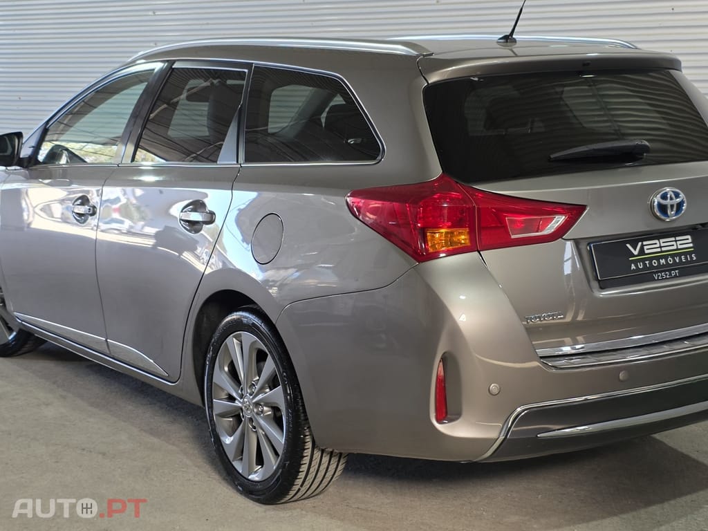 Toyota Auris Touring Sports 1.8 HSD Exclusive - Adaptada A Pessoas Com Mobilidade Reduzida