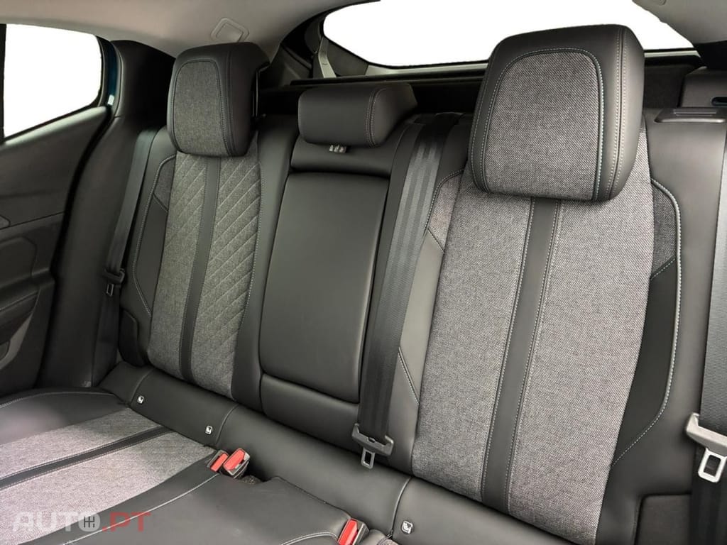 Peugeot 408 1.2 PureTech Allure Pack EAT8