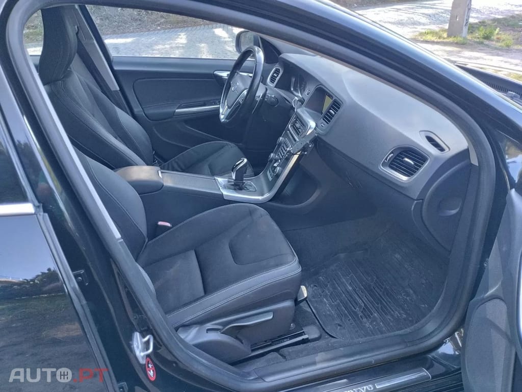 Volvo V60 2.0 D4 Momentum Eco Geartronic