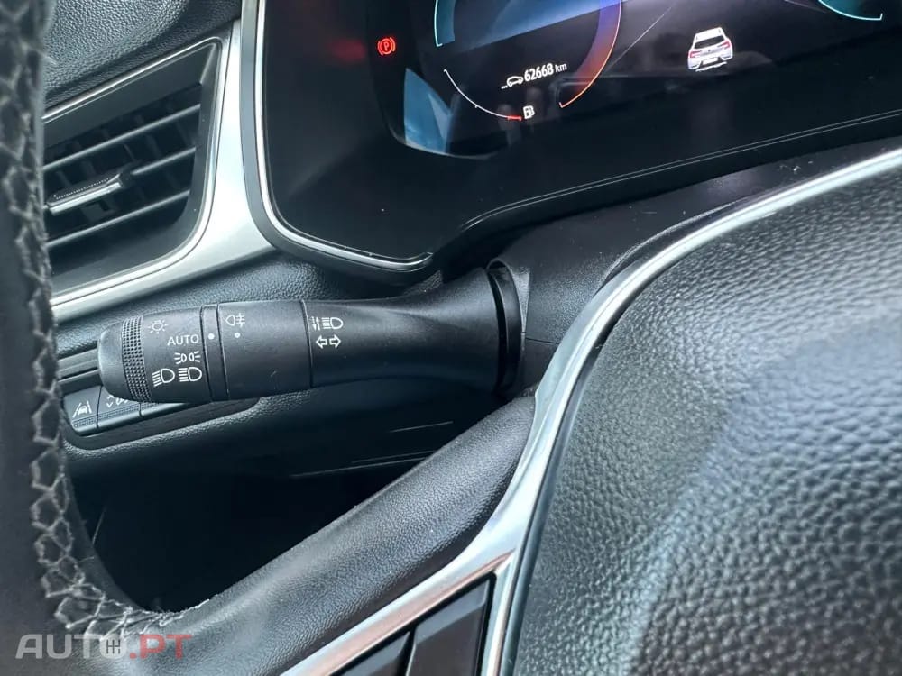 Renault Captur 1.6 E-Tech Intens